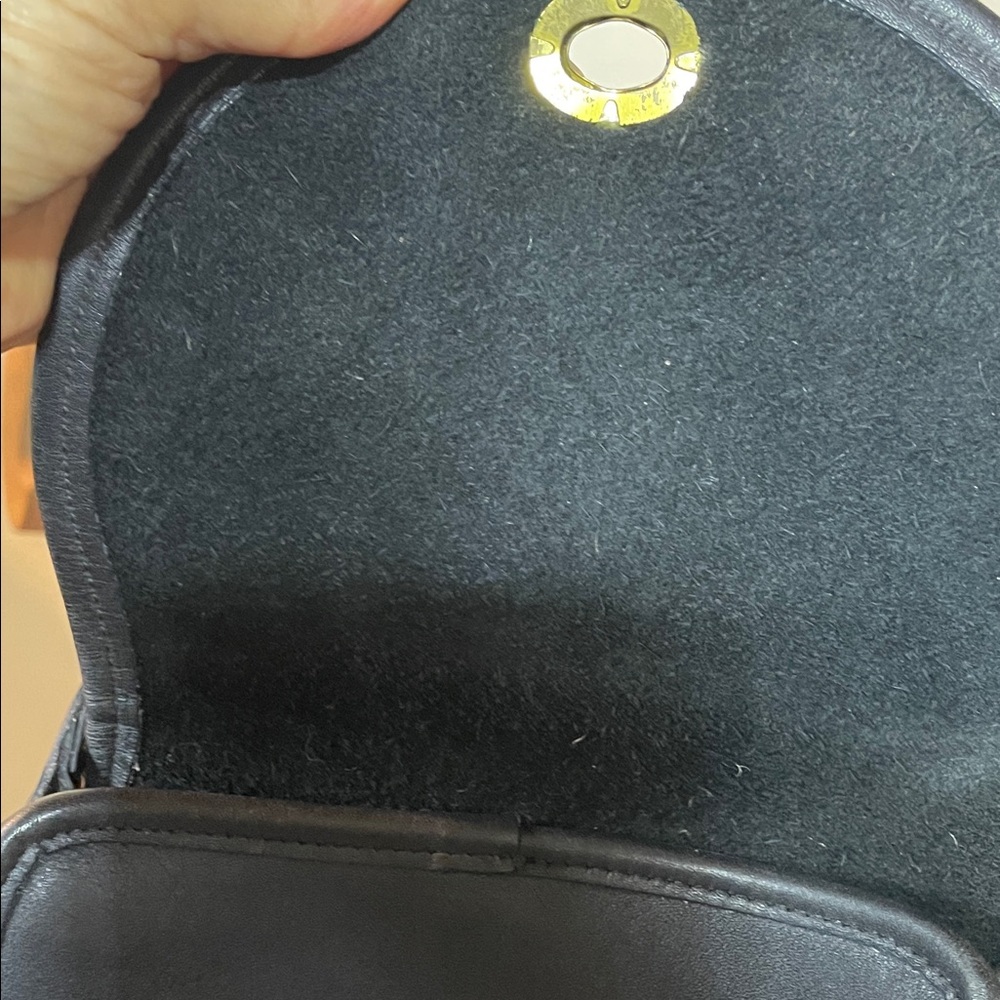 Vintage Coach Black Leather Crossbody Bag - Picture 9 of 17